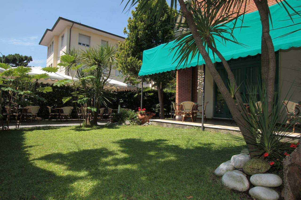 Hotel Vera Marina di Massa Eksteriør bilde